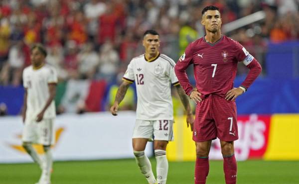 <i>Cristiano Ronaldo durante el encuentro entre España y Portugal correspondiente a los octavos de final del Mundial 2026, este lunes en Dallas EFE/EPA/JEFFREY MCWHORTER</i>