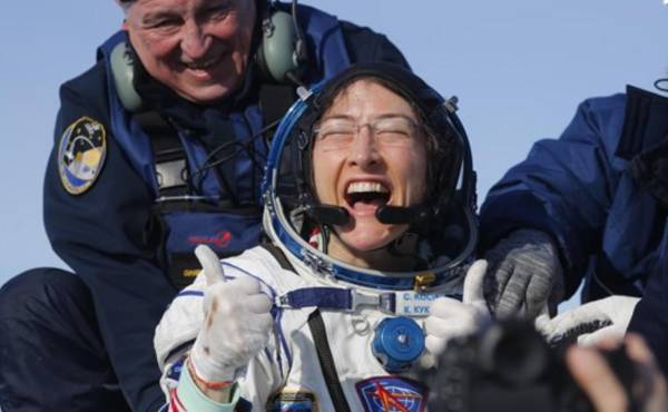 <i>La astronauta Christina Koch, una de las tripulantes de la misión Artemis II de la NASA que en abril hizo historia al orbitar la Luna, ha sido galardonada con el Premio Princesa de Asturias de la Concordia 2026. FOTO EFE / ARCHIVO</i>