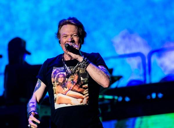 Axl Rose, cantante de la banda estadounidense de hard rock Guns N’ Roses, actúa en el escenario Helviti del festival de música heavy metal Copenhell en Copenhague, Dinamarca, el 17 de junio de 2023. FOTO Helle Arensbak / Ritzau Scanpix / AFP