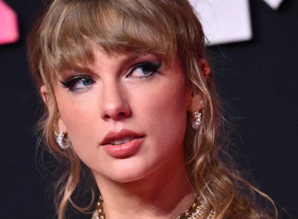 <i>La cantante estadounidense Taylor Swift llega a los MTV Video Music Awards en el Prudential Center en Newark, Nueva Jersey, el 12 de septiembre de 2023. FOTO ANGÉLA WEISS / AFP</i>