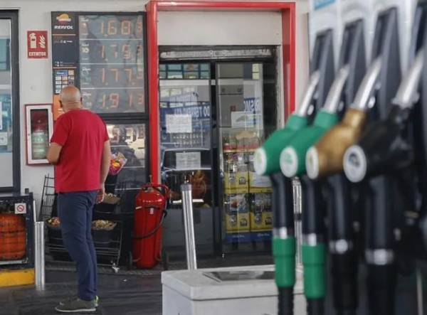 “No tenemos energía. Tiene que ser más cara para todos, para que consumamos menos”, resumió Rodrigo Valdés, jefe de asuntos fiscales del organismo. (Foto: EFE)