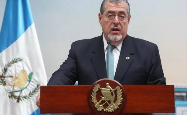 <i>El 74 % de los guatemaltecos considera mala o muy mala la gestión de su presidente, Bernardo Arévalo de León. Foto de EFE</i>