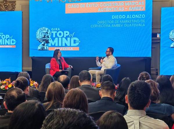 Diego Alonzo, director de marketing de Cervecería Ambev Guatemala, conversa con Alejandra Ordóñez, editora para Guatemala de Estrategia &amp; Negocios.