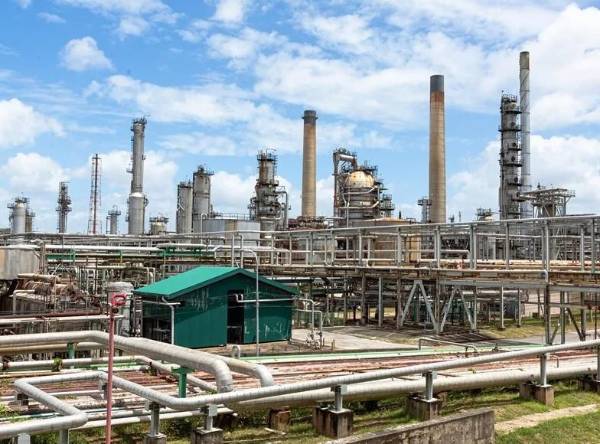 La noticia de fondo hoy es que el mercado ya está obligado a evaluar un escenario que hace pocas semanas parecía extremo: que Estados Unidos decida ir contra el nodo que sostiene la exportación energética de Irán.(Foto: EFE)