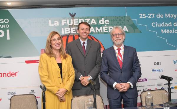 <b>Núria Vilanova, presidenta de CEAPI, junto a Javier López, vicepresidente del Parlamento Europeo y presidente de la Comisión UE-México. (Foto: Cortesía CEAPI)</b>