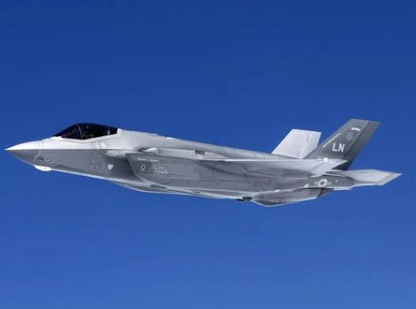 EE.UU. lanza bombardeos aéreos contra Irán; Jameneí amenaza con lecciones inolvidables