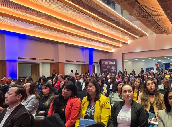 <i>El evento Mujeres Desafiantes da continuidad a las Ediciones Especiales Mujeres Desafiantes de Centroamérica, que en 2025 arribaron a su novena edición y en las cuales hemos entrevistado a más de 450 líderes femeninas. Foto audiencia evento 2024, en Ciudad de Guatemala</i>