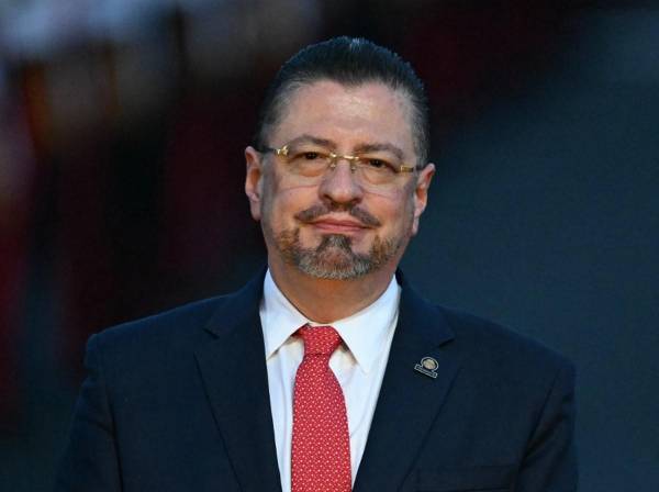 Presidente de Costa Rica: es desastroso el fallo que anuló subasta de frecuencias