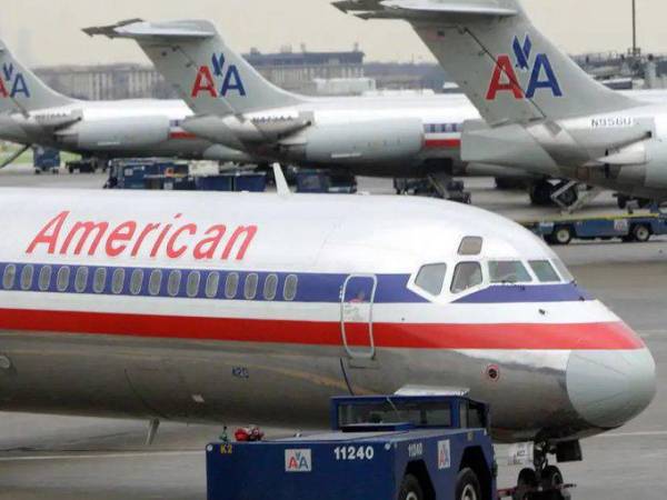 Juez rechaza intento de restringir acuerdos con American Airlines y JetBlue