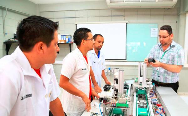 UTH: Enriquece la experiencia académica a través de la tecnología