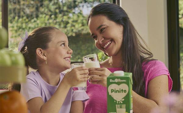 Para Dos Pinos, innovar no consiste únicamente en desarrollar nuevos productos, sino en escuchar mejor al consumidor, anticipar tendencias y responder con mayor rapidez a las necesidades del mercado.