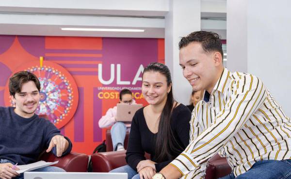 Durante el último año, la narrativa de la universidad se ha construido principalmente sobre tres grandes ejes estratégicos: liderazgo en empleabilidad, posicionamiento internacional e innovación académica.