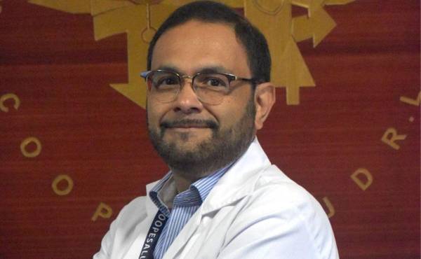 Dr. Alberto Ferrero Aymerich, Gerente General de COOPESALUD.