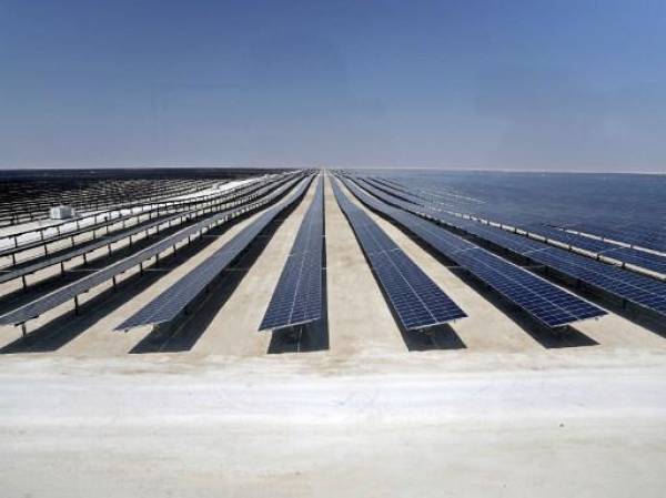 Qatar inaugura su primera planta de energía solar