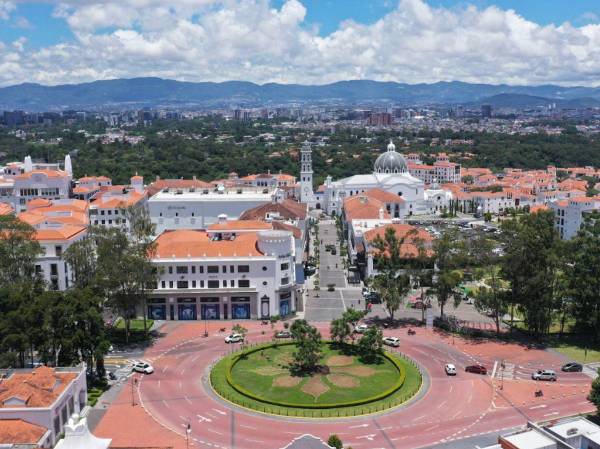 <i>Ciudad Cayalá cuenta con cerca de 3.000 viviendas, alrededor de 12.000 personas viven en ella, pero al mismo tiempo llegan más de 4.000 personas todos los días a trabajar, según su CEO. FOTO CORTESÍA / E&amp;N</i>