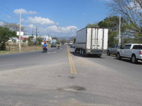 Tramo de la carretera CA5 cerca de Comayagua. Las empresas que desarrollan proyectos de infraestructura están exentos del pago de obligaciones tributarias, analiza el Fosdeh.