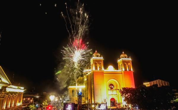 <i>El movimiento turístico se refleja en la afluencia registrada en el Centro Histórico de San Salvador, uno de los principales puntos de concentración durante el periodo vacacional. Foto de cortesía</i>