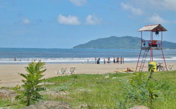 <i>Las playas costarricenses de Tamarindo y Manuel Antonio se encuentran entre los destinos de costa con mayores dificultades de acceso terrestre desde los aeropuertos. Foto de cortesía</i>