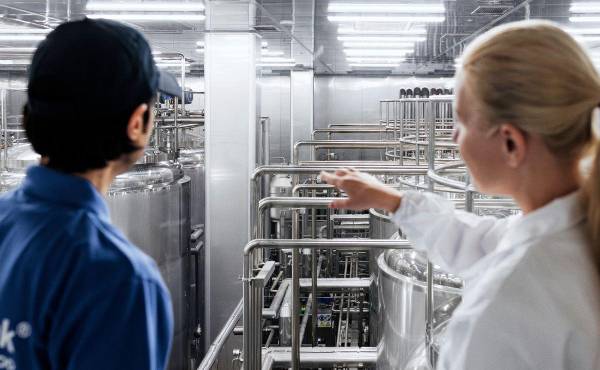 Un estudio de Tetra Pak demuestra que actualizar las líneas de procesamiento de la industria láctea puede disminuir las emisiones hasta en un 49 %