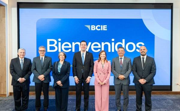 Representantes del BCIE y autoridades hondureñas participaron en el encuentro “Una historia compartida y un futuro en construcción”, donde se analizaron las perspectivas económicas de Honduras y las oportunidades para impulsar su desarrollo en los próximos años.