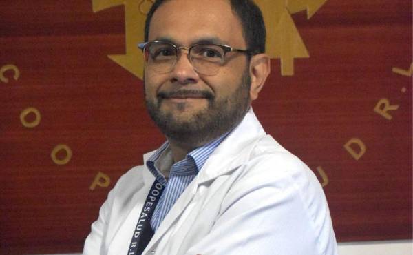 Dr. Alberto Ferrero Aymerich, Gerente General de COOPESALUD.