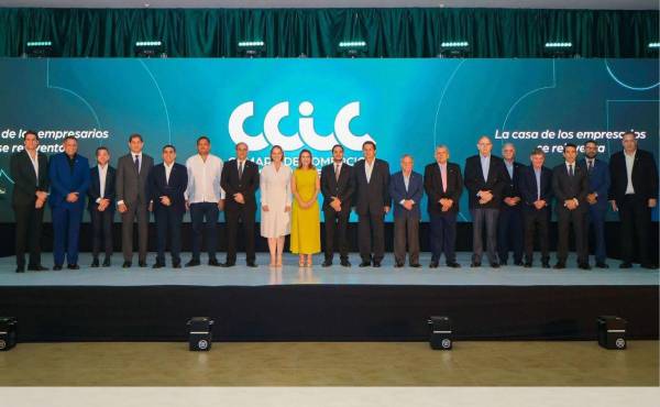 Junta Directiva de la Cámara de Comercio e Industrias de Cortés (CCIC) durante la presentación de la nueva imagen de la institución a líderes gremiales, empresarios, aliados estratégicos y medios de comunicación. <b>Fotos:</b> Frankly Muñoz y CCIC