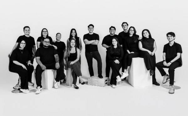 Más allá de desarrollar tecnología, Glued acompaña a sus clientes en la definición de estrategias que buscan mejorar la experiencia de los usuarios y generar resultados medibles para el negocio.