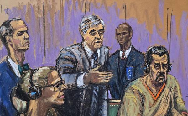 <i>Fotografía de un dibujo realizado por la artista Jane Rosenberg donde aparece el presidente depuesto de Venezuela, Nicolás Maduro (d), junto a su esposa Cilia Flores (2-i), y sus abogados Mark Donnelly (i) y Barry pollack (c), durante su comparecencia este lunes, ante un tribunal federal en Nueva York (EE.UU.). EFE/Jane Rosenberg</i>