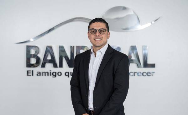 Francisco Urrutia, Gerente de Banca Empresarial en BANRURAL.