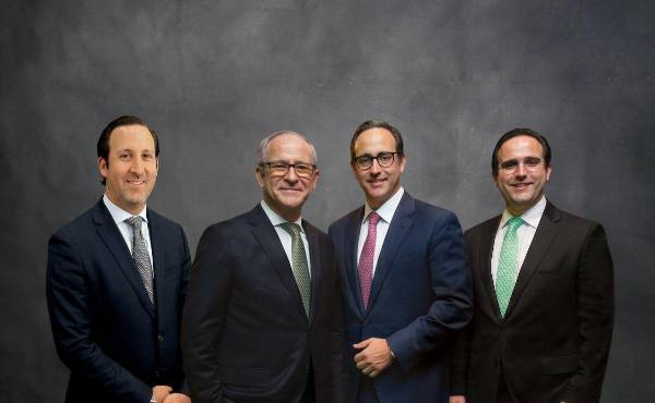 Rodrigo Zamora Terán; Roberto Zamora Llanes, Presidente Ejecutivo Grupo LAFISE: Roberto Zamora Terán: Diego Zamora Terán, Directores Ejecutivos de Grupo LAFISE.