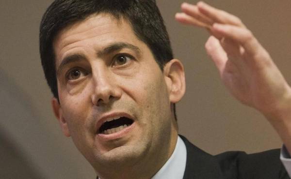 <i>El presidente de la FED, Kevin Warsh, ha señalado que no tolerará una pérdida de control sobre la inflación y considera que las condiciones financieras no son suficientemente restrictivas. (Foto:EFE)</i>