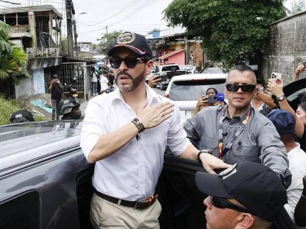 <i>Aquí está el Chocó, vengan más, conozcan sus posibilidades, inviertan, les vamos a dar toda la protección física y jurídica, dijo el Presidente De la Espriella a los empresarios convocados. (Foto: EFE)</i>