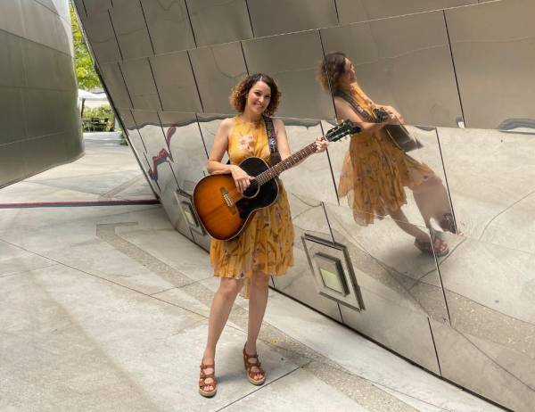 Guatemalteca Gaby Moreno demuestra su talento en Cumbre de las Américas