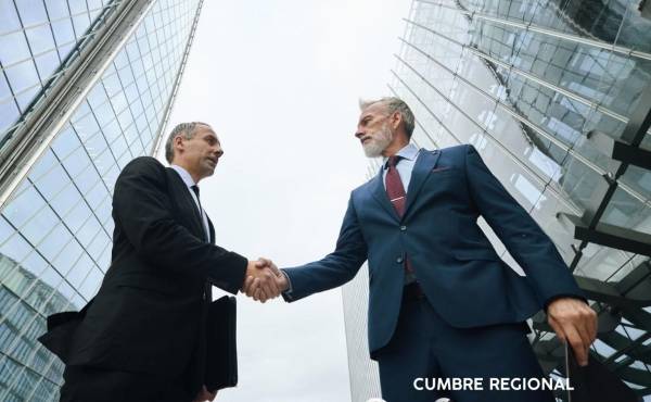 Después de convocar a más de 150 presidentes ejecutivos y altos directivos en su primera edición, la Cumbre Regional Confianza se consolida como uno de los principales espacios de reflexión estratégica para las grandes empresas de Centroamérica. (Foto: Shutterstock)