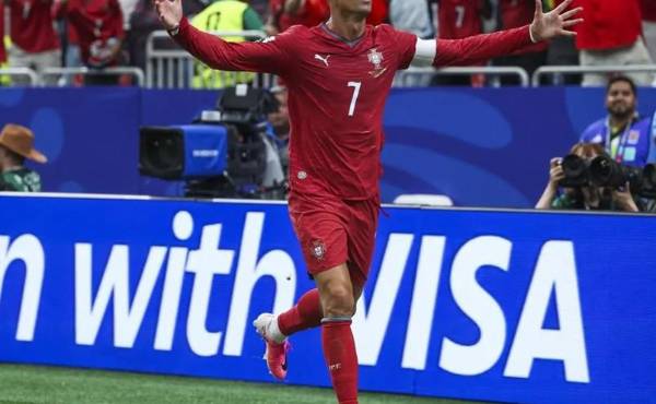 <i>Cristiano Ronaldo, de Portugal, celebra un gol contra Uzbekistán durante el partido de fútbol del Grupo K de la Copa Mundial de la FIFA 2026, disputado en el Estadio de Houston, Texas, EE. UU., el 23 de junio de 2026. (Mundial de Fútbol) EFE/EPA/MIGUEL A. LOPES</i>