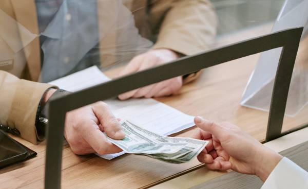 Los bancos no solo prestaron más dinero, sino que también obtuvieron mayores ingresos por<b> cada operación de crédito. </b>(Foto: Shutterstock)