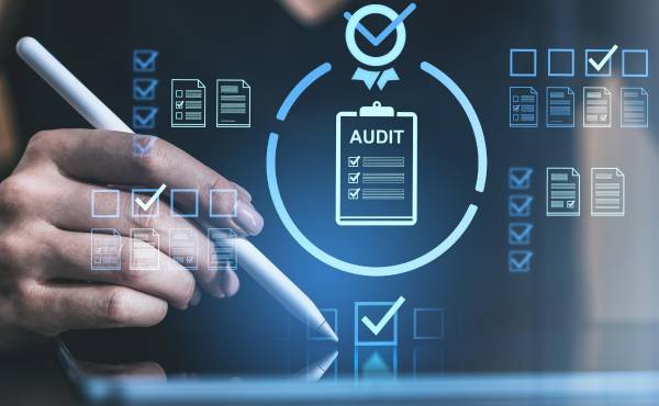 <i>La relevancia de las NIIF de sostenibilidad radica en que convierten un tema muchas veces tratado de forma voluntaria o reputacional en un componente cada vez más cercano a la arquitectura financiera de las organizaciones. (Foto: Shutterstock)</i>