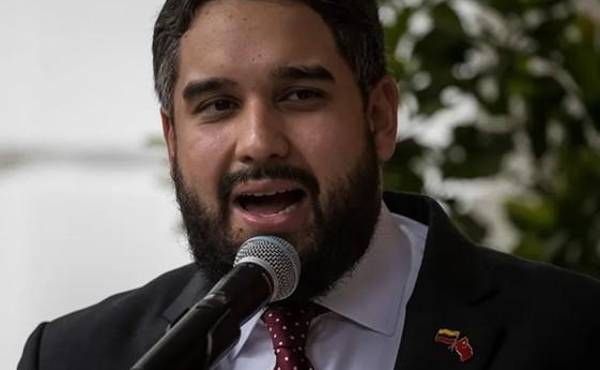 El hijo de Maduro, de 35 años y diputado de la Asamblea Nacional de Venezuela, también contó al semanario alemán que su padre lo llama por teléfono regularmente. (Foto: EFE)