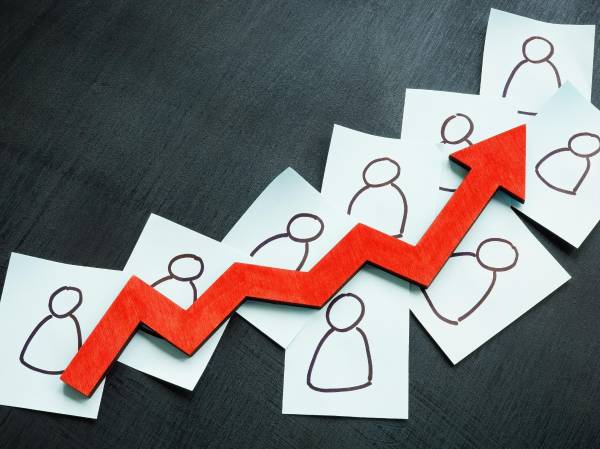 Un 53% de las empresas de la región cuenta con programas sociales activos y consolidados, reflejando un compromiso sostenido con las comunidades donde desarrollan sus actividades, según PwC. (Foto: Shutterstock)