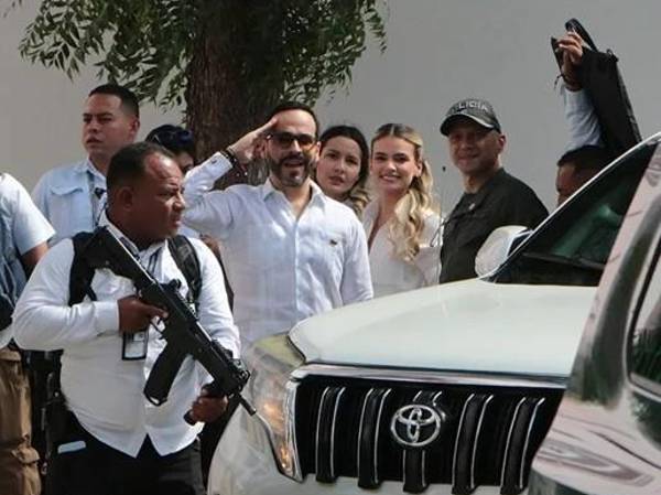 No se puede hacer empalme con un gobierno que desconoce el triunfo del gobierno entrante. Petro, su heredero (Cepeda) y quienes los están secundando en este despropósito no son demócratas, de la que se salvó Colombia», afirmó De la Espriella.