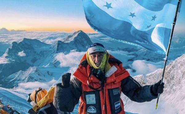 Ronald Quintero se convirtió en el primer hondureño en llegar a la cima del Everest