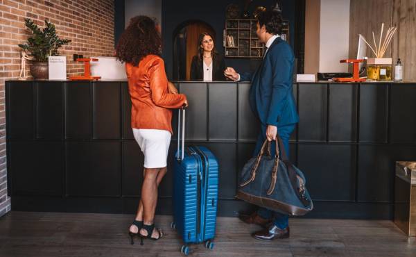 <i>Los usuarios que inicien sesión en su cuenta de Google podrán activar un interruptor de seguimiento de precios tras buscar un hotel específico por su nombre. Foto de iStock</i>