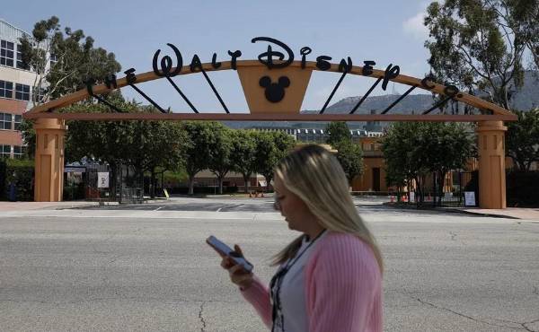 <i>Un letrero en la entrada de los estudios de Walt Disney Co. en Burbank, California (EE. UU.) EFE/EPA/Caroline Brehman</i>