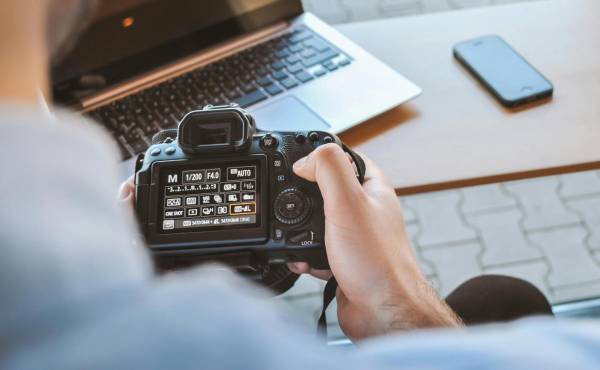 <i>Los despidos masivos no solo afectan a quienes pierden su empleo, sino también a la calidad y diversidad del periodismo, un pilar esencial para la vida democrática. Foto de cortesía</i>