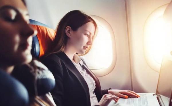 <i>La instalación de Starlink o del servicio de internet satelital de Amazon representa una inversión significativa para las aerolíneas, que puede ascender a cientos de millones de dólares. Foto de iStock</i>