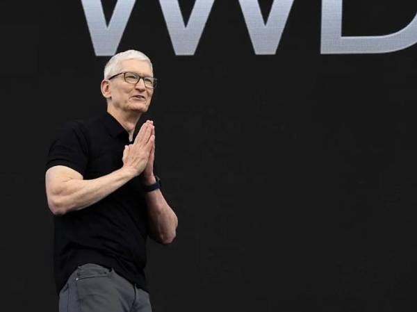 Cook calificó como el honor de una vida el haber liderado la compañía que creó Steve Jobs. (Foto: EFE)