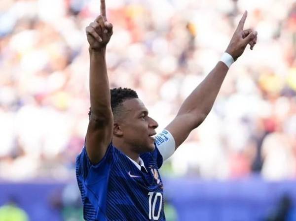 <b>Kylian Mbappé llevó a su Selección a un polémico éxito, que se definió con un solo gol. (Foto: EFE)</b>