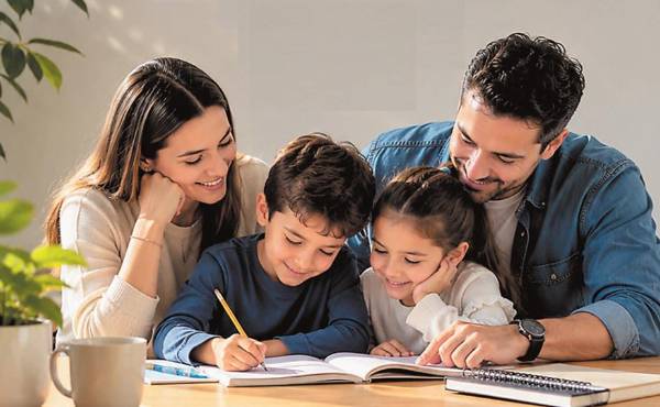 Más familias buscan protección médica, seguros de vida y coberturas que les permitan enfrentar riesgos financieros cada vez más complejos. (Foto: Shutterstock)