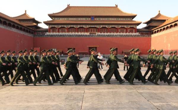 <i>En los últimos meses, Xi ha promovido nuevas normas de supervisión para los altos oficiales y ha reiterado la necesidad de reforzar la lealtad política dentro de las Fuerzas Armadas. xingmin07 / Getty Images</i>