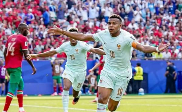 <i>Lionel Messi y el francés Kylian Mbappé son líderes de la clasificación de artilleros con ocho tantos. Foto de cortesía</i>